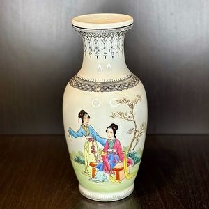 Chinese Famille Rose Vase Qianlong Mark